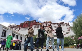 两个人去西藏跟团游要多少钱？2个人跟团去西藏的报价一般好多？