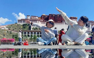 一家三口去西藏报团要花多少钱？中老年人跟团去西藏玩一趟多少钱？