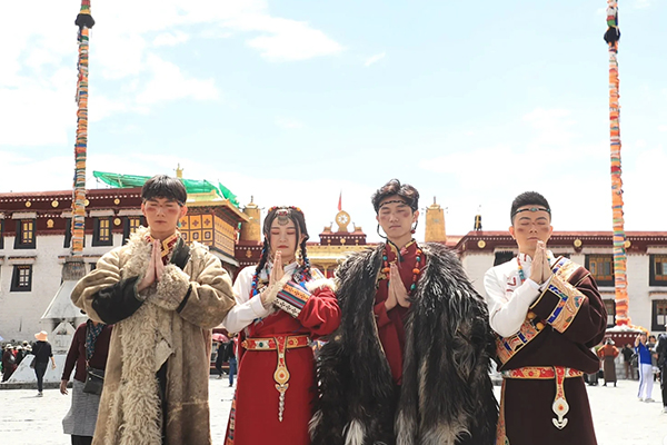 8月去西藏报旅游团玩七天多少钱
